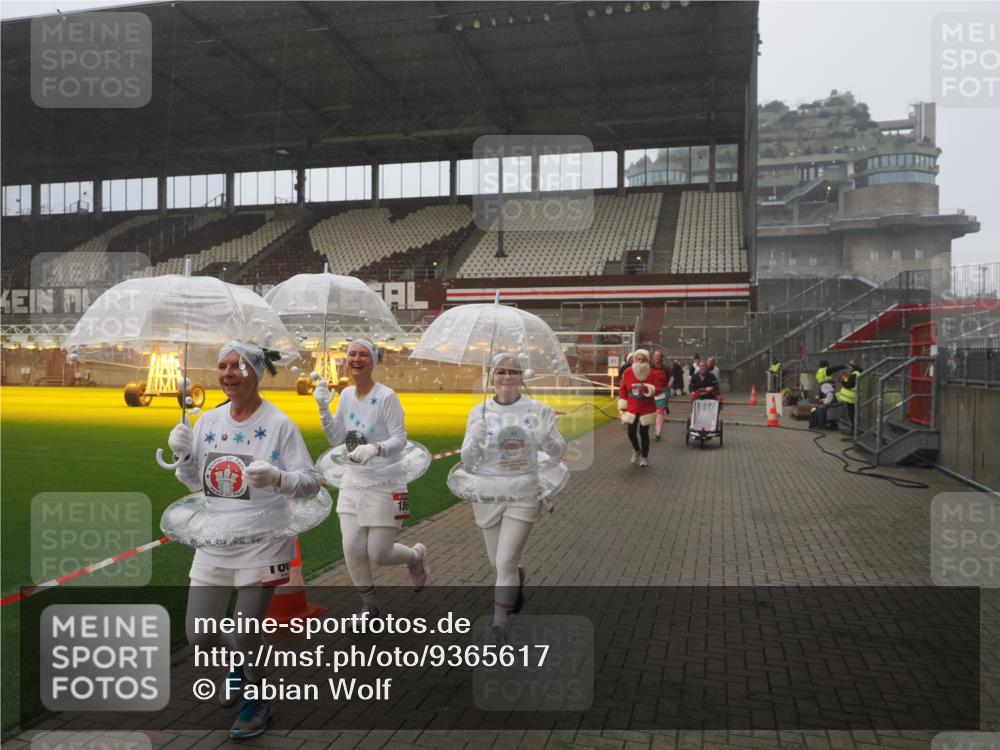 07.12.2025 - St. Pauli X-Mass-Run No. 15 Fabian Wolf http://msf.ph/oto/9365617 07.12.2025 10:14:57 Ziel 762, 1363, 1867, 1869, 1873, 2883, 2891, 3481, 4001, 4004 meine-sportfotos.de