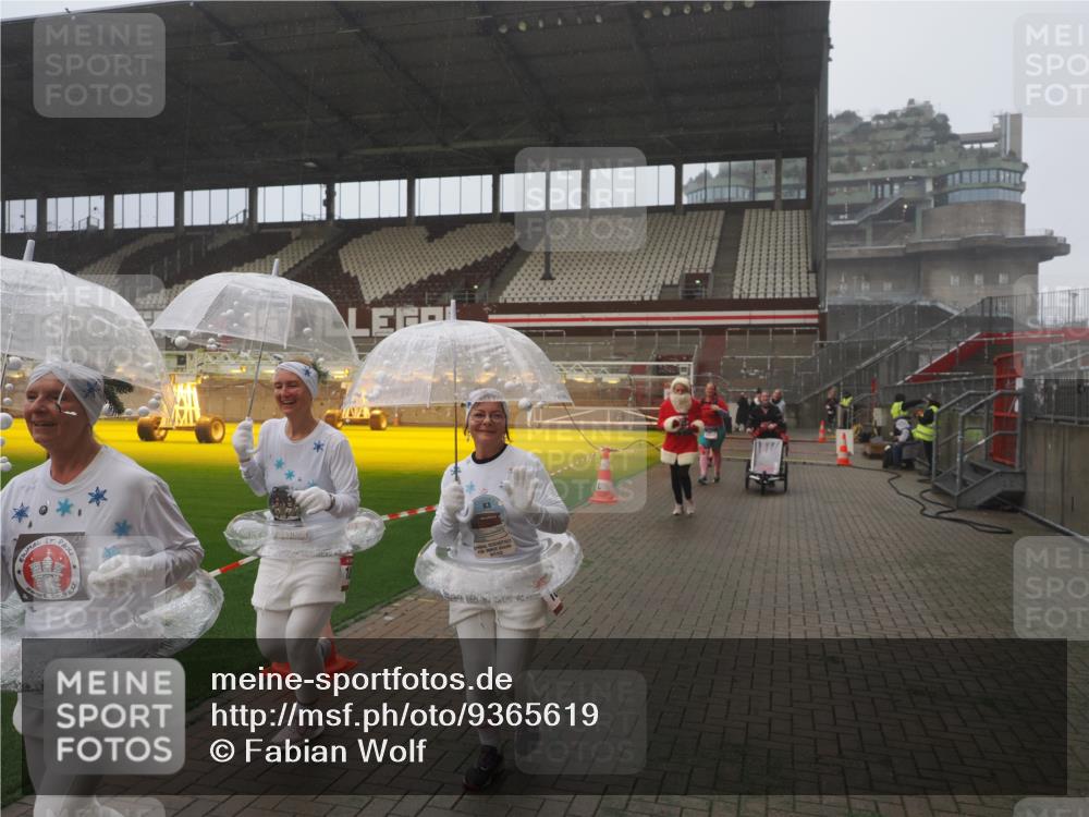 07.12.2025 - St. Pauli X-Mass-Run No. 15 Fabian Wolf http://msf.ph/oto/9365619 07.12.2025 10:14:57 Ziel 762, 1363, 1867, 1869, 1873, 2883, 2891, 3481, 4001, 4004 meine-sportfotos.de