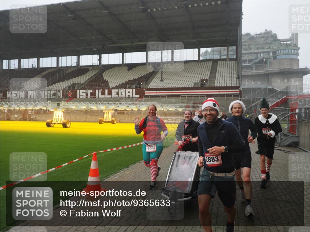07.12.2025 - St. Pauli X-Mass-Run No. 15 Fabian Wolf http://msf.ph/oto/9365633 07.12.2025 10:15:03 Ziel 308, 762, 1363, 1867, 1869, 1873, 2883, 2891, 3741, 4001, 4004 meine-sportfotos.de