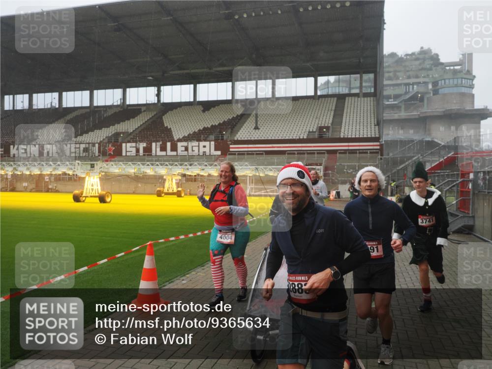07.12.2025 - St. Pauli X-Mass-Run No. 15 Fabian Wolf http://msf.ph/oto/9365634 07.12.2025 10:15:03 Ziel 308, 762, 1363, 1867, 1869, 1873, 2883, 2891, 3741, 4001, 4004 meine-sportfotos.de