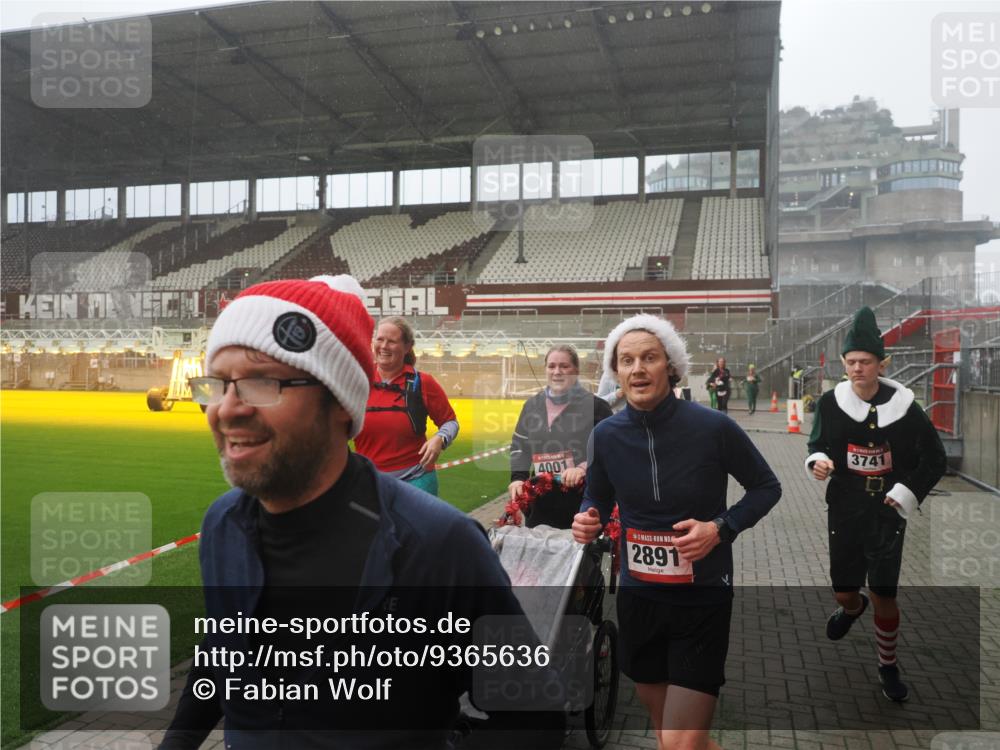 07.12.2025 - St. Pauli X-Mass-Run No. 15 Fabian Wolf http://msf.ph/oto/9365636 07.12.2025 10:15:03 Ziel 308, 762, 1363, 1867, 1869, 1873, 2883, 2891, 3741, 4001, 4004 meine-sportfotos.de