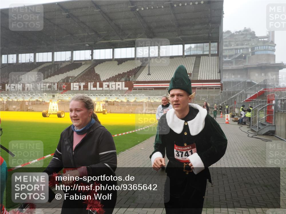 07.12.2025 - St. Pauli X-Mass-Run No. 15 Fabian Wolf http://msf.ph/oto/9365642 07.12.2025 10:15:04 Ziel 308, 762, 1363, 1867, 1869, 1873, 2666, 2667, 2668, 2883, 2891, 3741, 4001, 4004 meine-sportfotos.de