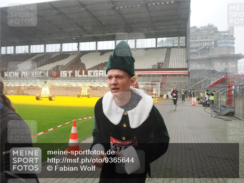 07.12.2025 - St. Pauli X-Mass-Run No. 15 Fabian Wolf http://msf.ph/oto/9365644 07.12.2025 10:15:05 Ziel 308, 762, 1363, 1867, 1869, 1873, 2666, 2667, 2668, 2883, 2891, 3741, 4001, 4004 meine-sportfotos.de