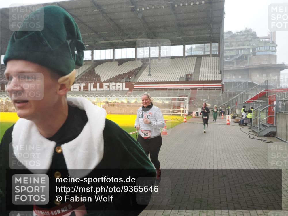 07.12.2025 - St. Pauli X-Mass-Run No. 15 Fabian Wolf http://msf.ph/oto/9365646 07.12.2025 10:15:05 Ziel 308, 762, 1363, 1867, 1869, 1873, 2666, 2667, 2668, 2883, 2891, 3741, 4001, 4004 meine-sportfotos.de