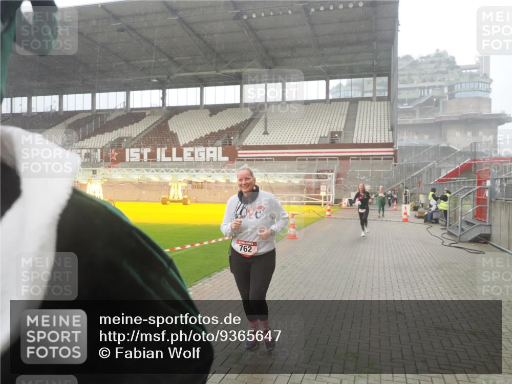 07.12.2025 - St. Pauli X-Mass-Run No. 15 Fabian Wolf http://msf.ph/oto/9365647 07.12.2025 10:15:05 Ziel 308, 762, 1363, 1867, 1869, 1873, 2666, 2667, 2668, 2883, 2891, 3741, 4001, 4004 meine-sportfotos.de