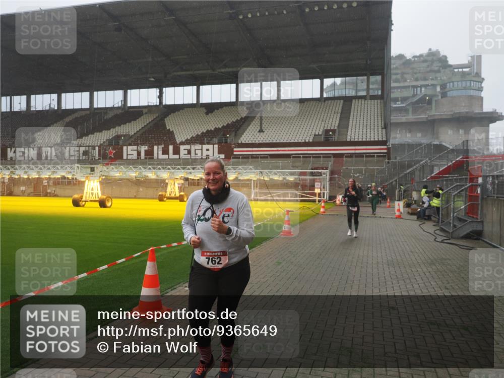 07.12.2025 - St. Pauli X-Mass-Run No. 15 Fabian Wolf http://msf.ph/oto/9365649 07.12.2025 10:15:06 Ziel 308, 762, 1363, 1867, 1869, 1873, 2666, 2667, 2668, 2883, 2891, 3741, 4001, 4004 meine-sportfotos.de