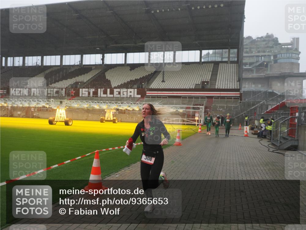 07.12.2025 - St. Pauli X-Mass-Run No. 15 Fabian Wolf http://msf.ph/oto/9365653 07.12.2025 10:15:08 Ziel 308, 762, 1363, 1869, 2666, 2667, 2668, 2883, 2891, 3741, 4001, 4004 meine-sportfotos.de