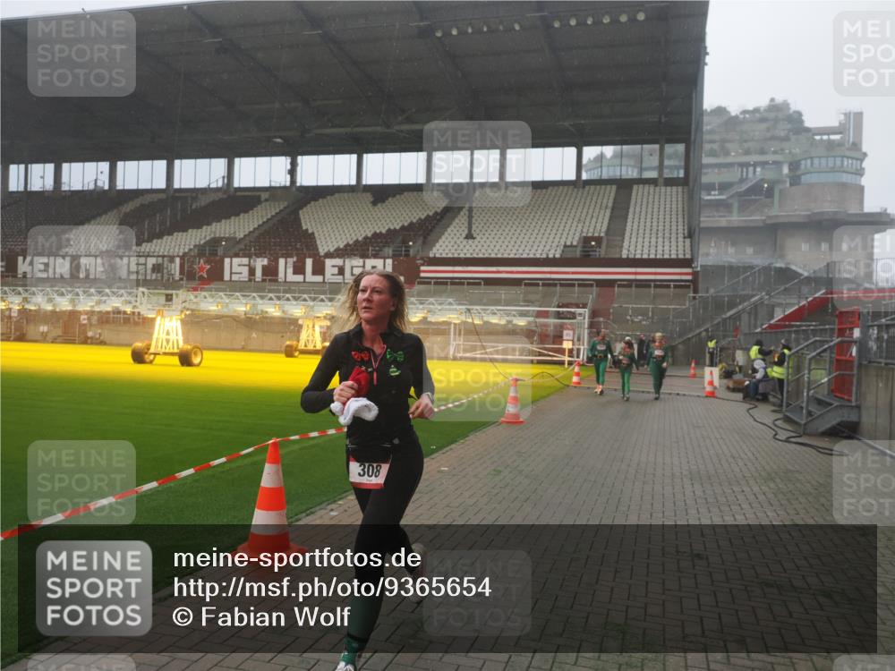 07.12.2025 - St. Pauli X-Mass-Run No. 15 Fabian Wolf http://msf.ph/oto/9365654 07.12.2025 10:15:08 Ziel 308, 762, 1363, 1869, 2666, 2667, 2668, 2883, 2891, 3741, 4001, 4004 meine-sportfotos.de