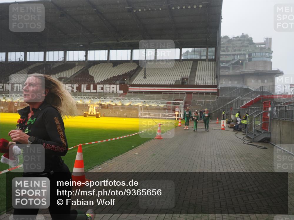 07.12.2025 - St. Pauli X-Mass-Run No. 15 Fabian Wolf http://msf.ph/oto/9365656 07.12.2025 10:15:09 Ziel 308, 438, 762, 2666, 2667, 2668, 2883, 2891, 3741, 4001, 4004 meine-sportfotos.de