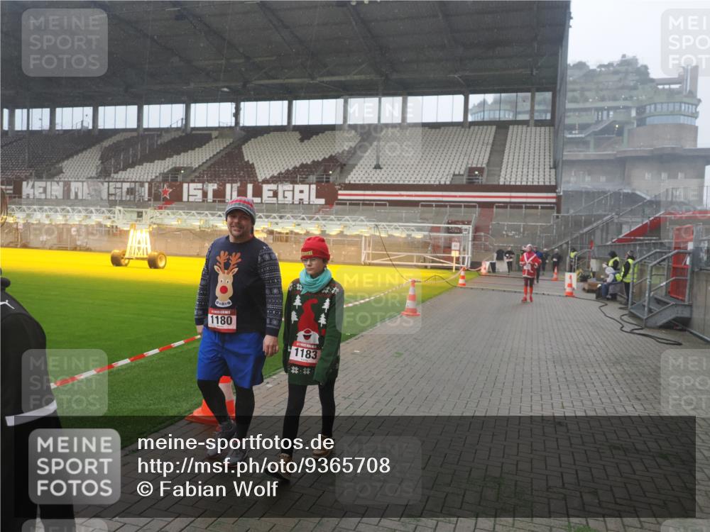 07.12.2025 - St. Pauli X-Mass-Run No. 15 Fabian Wolf http://msf.ph/oto/9365708 07.12.2025 10:15:30 Ziel 431, 436, 1180, 1183, 1885, 2745, 3053, 3103, 4494, 4536 meine-sportfotos.de