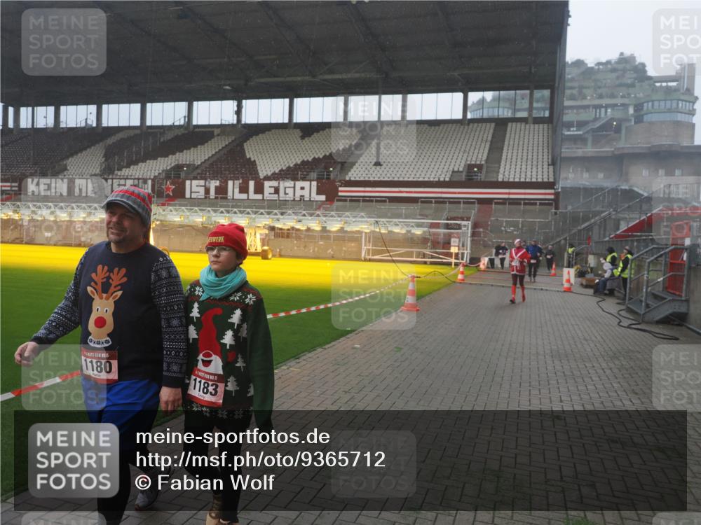 07.12.2025 - St. Pauli X-Mass-Run No. 15 Fabian Wolf http://msf.ph/oto/9365712 07.12.2025 10:15:31 Ziel 436, 1180, 1183, 1885, 2745, 3053, 3103, 4494, 4536 meine-sportfotos.de