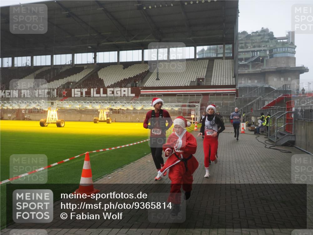 07.12.2025 - St. Pauli X-Mass-Run No. 15 Fabian Wolf http://msf.ph/oto/9365814 07.12.2025 10:16:49 Ziel 1620, 1989, 1997, 2185, 2266, 3633, 4356, 4359, 4363, 4769 meine-sportfotos.de