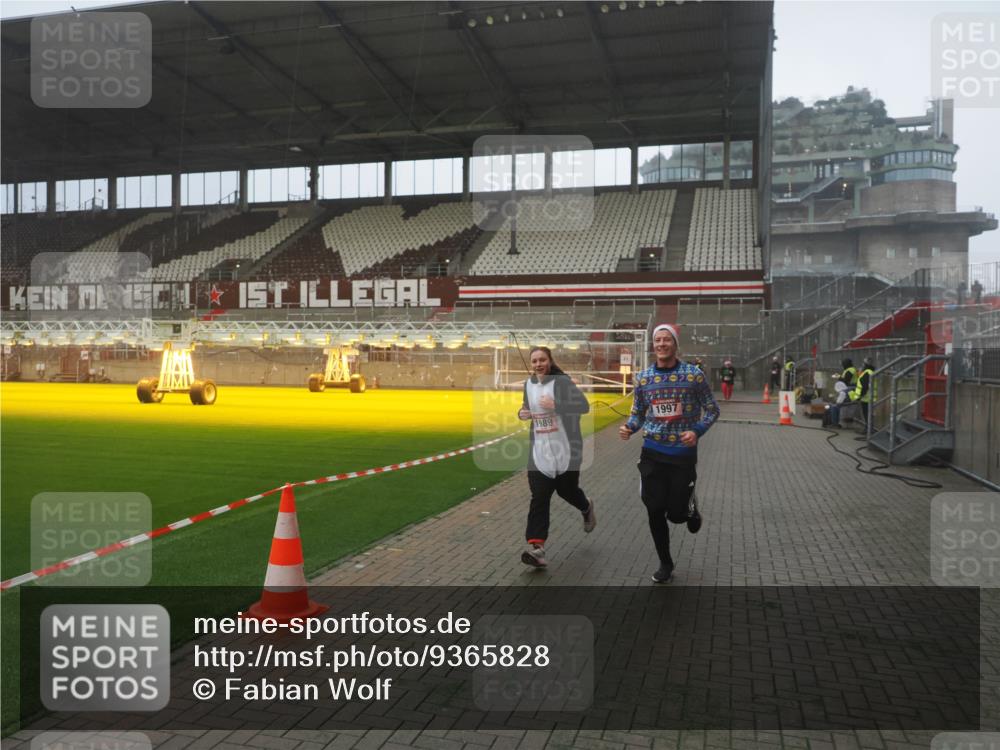 07.12.2025 - St. Pauli X-Mass-Run No. 15 Fabian Wolf http://msf.ph/oto/9365828 07.12.2025 10:16:52 Ziel 1620, 1989, 1997, 3633, 4356, 4359, 4769 meine-sportfotos.de