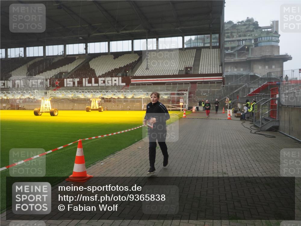 07.12.2025 - St. Pauli X-Mass-Run No. 15 Fabian Wolf http://msf.ph/oto/9365838 07.12.2025 10:16:55 Ziel 1620, 1989, 1997, 2694, 3633, 4356, 4359, 4769 meine-sportfotos.de