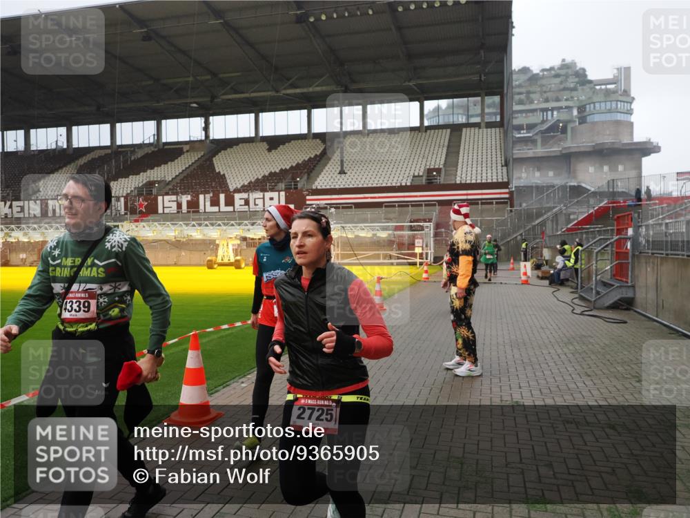 07.12.2025 - St. Pauli X-Mass-Run No. 15 Fabian Wolf http://msf.ph/oto/9365905 07.12.2025 10:17:31 Ziel 257, 268, 1161, 1162, 2688, 2725, 2952, 4114, 4127, 4339, 4764 meine-sportfotos.de