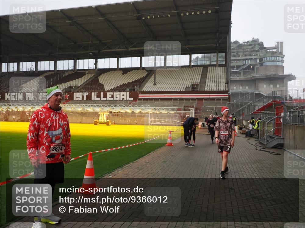 07.12.2025 - St. Pauli X-Mass-Run No. 15 Fabian Wolf http://msf.ph/oto/9366012 07.12.2025 10:18:27 Ziel 243, 264, 269, 2049, 3520, 3606, 3608, 4540 meine-sportfotos.de