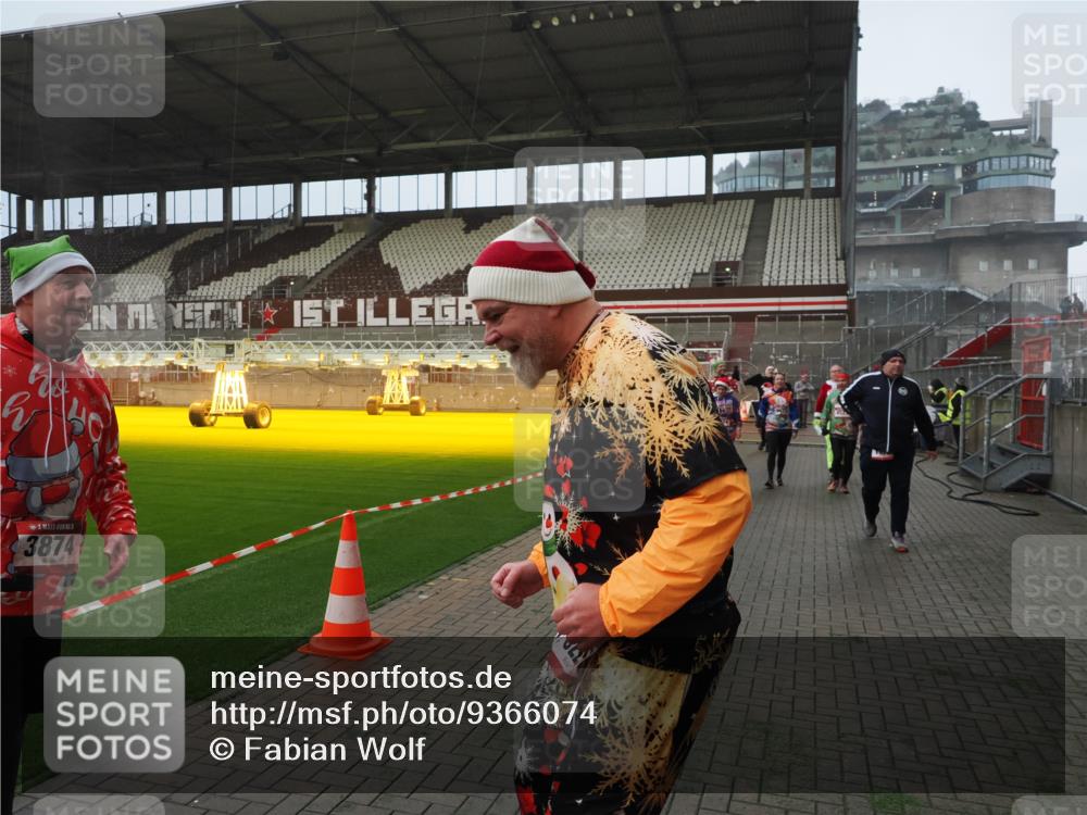 07.12.2025 - St. Pauli X-Mass-Run No. 15 Fabian Wolf http://msf.ph/oto/9366074 07.12.2025 10:18:42 Ziel 243, 264, 269, 721, 1034, 1607, 1671, 2631, 2925, 3520, 3862, 4521, 4522, 4524, 4540, 4547 meine-sportfotos.de