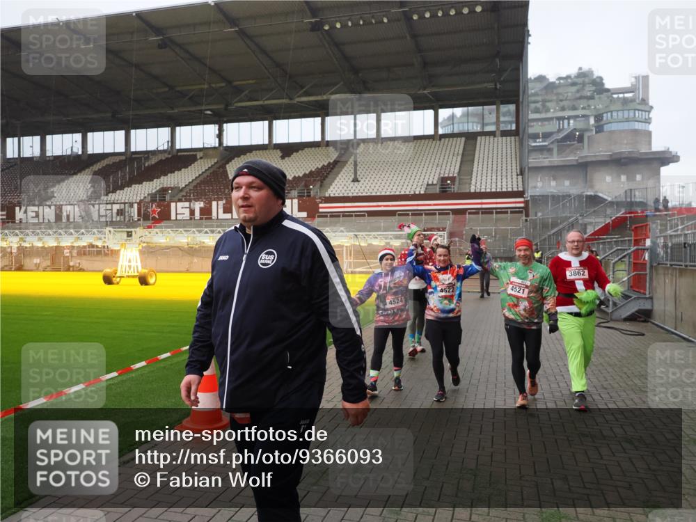 07.12.2025 - St. Pauli X-Mass-Run No. 15 Fabian Wolf http://msf.ph/oto/9366093 07.12.2025 10:18:47 Ziel 243, 721, 1034, 1607, 1671, 2152, 2631, 2925, 3862, 4521, 4522, 4524, 4547 meine-sportfotos.de