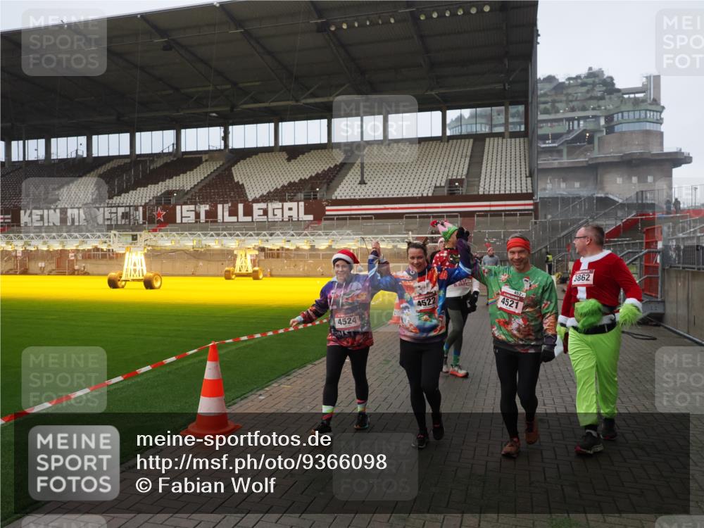 07.12.2025 - St. Pauli X-Mass-Run No. 15 Fabian Wolf http://msf.ph/oto/9366098 07.12.2025 10:18:48 Ziel 721, 1034, 1607, 1671, 2152, 2631, 2925, 3862, 4521, 4522, 4524, 4547 meine-sportfotos.de