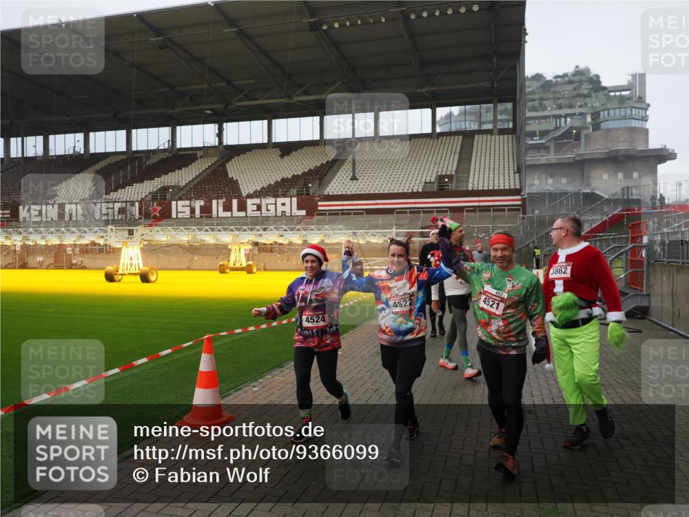 07.12.2025 - St. Pauli X-Mass-Run No. 15 Fabian Wolf http://msf.ph/oto/9366099 07.12.2025 10:18:48 Ziel 721, 1034, 1607, 1671, 2152, 2631, 2925, 3862, 4521, 4522, 4524, 4547 meine-sportfotos.de