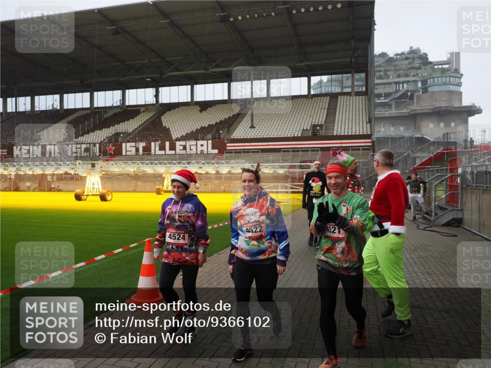 07.12.2025 - St. Pauli X-Mass-Run No. 15 Fabian Wolf http://msf.ph/oto/9366102 07.12.2025 10:18:49 Ziel 721, 1034, 1607, 1671, 2152, 2631, 2925, 3862, 4521, 4522, 4524, 4547 meine-sportfotos.de