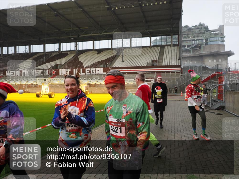 07.12.2025 - St. Pauli X-Mass-Run No. 15 Fabian Wolf http://msf.ph/oto/9366107 07.12.2025 10:18:50 Ziel 721, 1034, 1671, 2152, 2631, 2925, 3862, 4521, 4522, 4524, 4547 meine-sportfotos.de