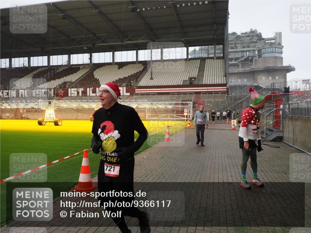 07.12.2025 - St. Pauli X-Mass-Run No. 15 Fabian Wolf http://msf.ph/oto/9366117 07.12.2025 10:18:52 Ziel 721, 1034, 2152, 2925, 3862, 4521, 4522, 4524, 4547 meine-sportfotos.de