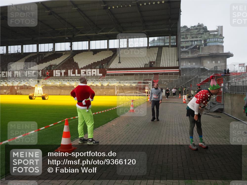 07.12.2025 - St. Pauli X-Mass-Run No. 15 Fabian Wolf http://msf.ph/oto/9366120 07.12.2025 10:18:54 Ziel 721, 1034, 2152, 3862, 4331, 4521, 4522, 4524, 4547 meine-sportfotos.de