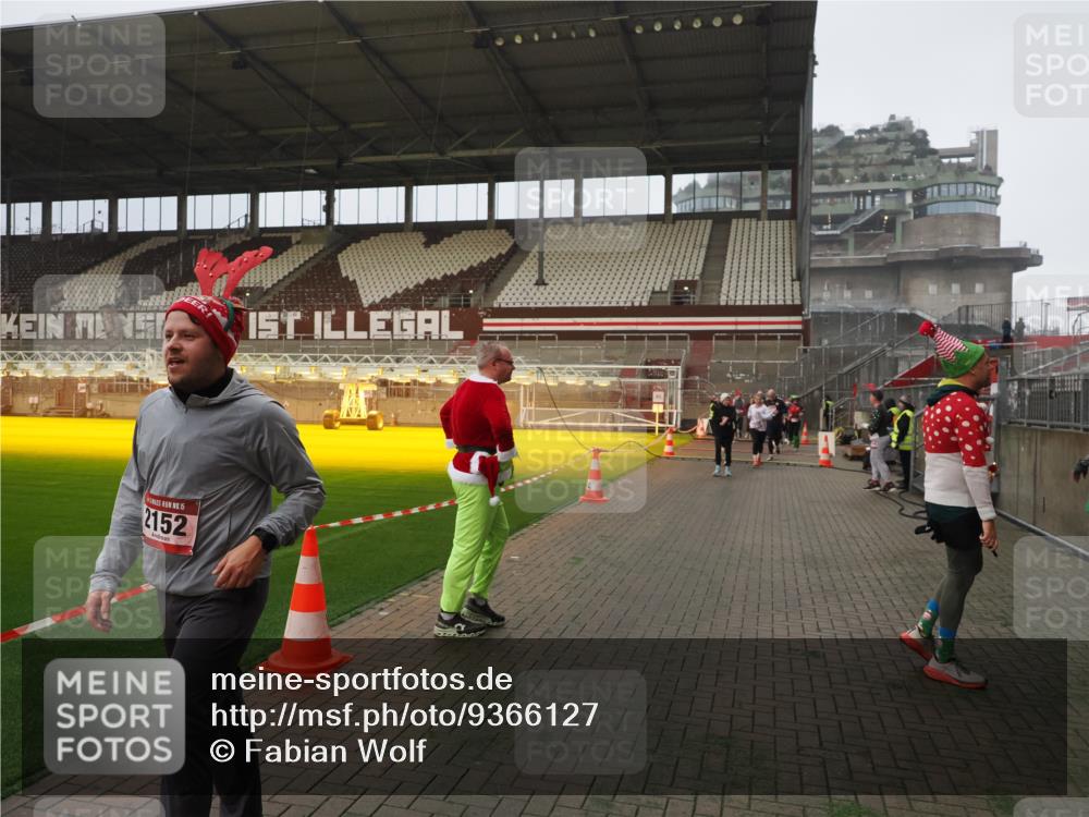 07.12.2025 - St. Pauli X-Mass-Run No. 15 Fabian Wolf http://msf.ph/oto/9366127 07.12.2025 10:18:58 Ziel 721, 1034, 2152, 3455, 3975, 3976, 4330, 4331, 4498, 4547 meine-sportfotos.de