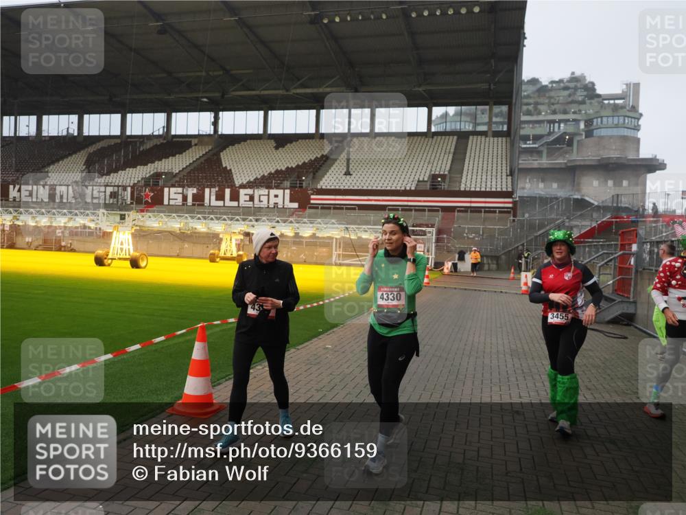 07.12.2025 - St. Pauli X-Mass-Run No. 15 Fabian Wolf http://msf.ph/oto/9366159 07.12.2025 10:19:10 Ziel 3455, 3724, 3975, 3976, 4330, 4331, 4436, 4437, 4438, 4473, 4475, 4498 meine-sportfotos.de