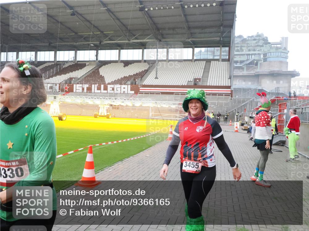 07.12.2025 - St. Pauli X-Mass-Run No. 15 Fabian Wolf http://msf.ph/oto/9366165 07.12.2025 10:19:12 Ziel 3455, 3724, 3975, 3976, 4330, 4331, 4436, 4437, 4438, 4466, 4473, 4475, 4498 meine-sportfotos.de