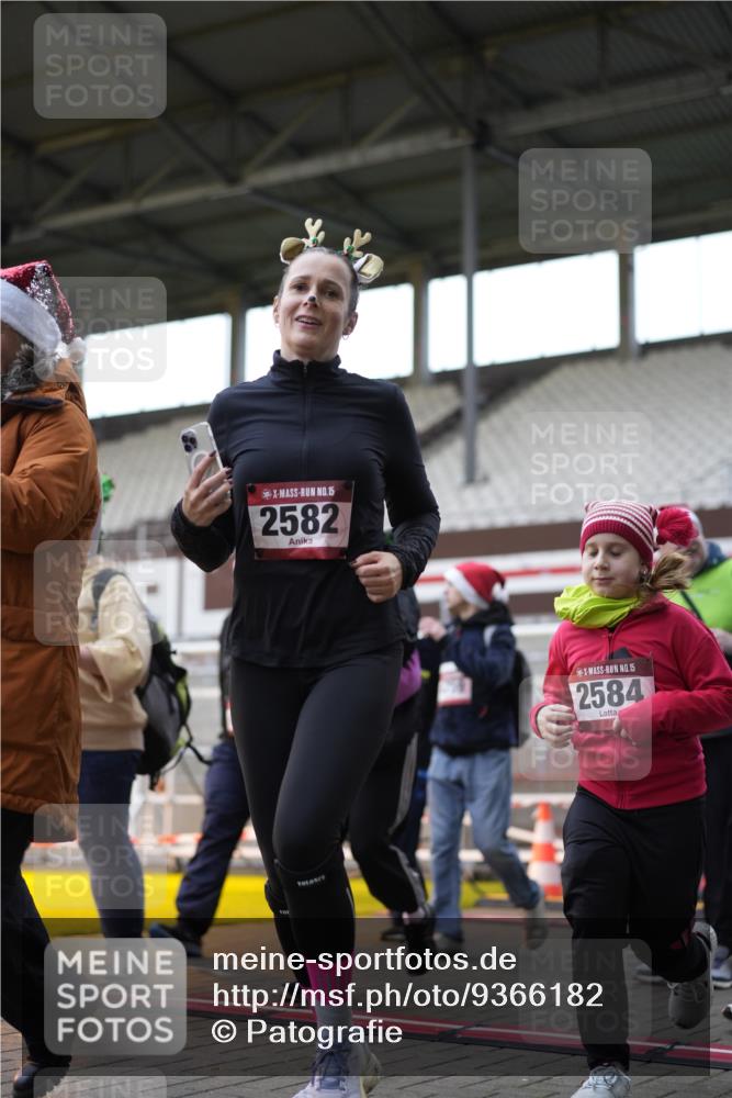 07.12.2025 - St. Pauli X-Mass-Run No. 15 Patografie http://msf.ph/oto/9366182 07.12.2025 10:50:21 Ziel 2250, 2460, 2582, 2583, 2584, 3287, 3291, 4075, 4110, 4111, 4756, 4757, 4759 meine-sportfotos.de