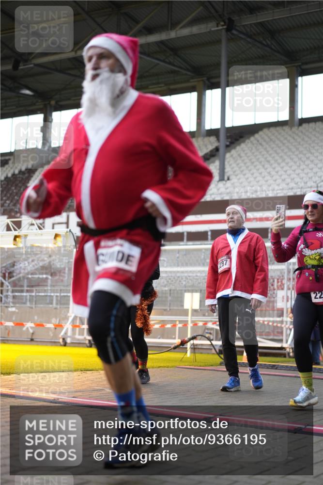 07.12.2025 - St. Pauli X-Mass-Run No. 15 Patografie http://msf.ph/oto/9366195 07.12.2025 10:50:25 Ziel 2250, 2460, 2582, 2583, 2584, 3287, 3291, 3368, 4075, 4110, 4111, 4756, 4757, 4759 meine-sportfotos.de