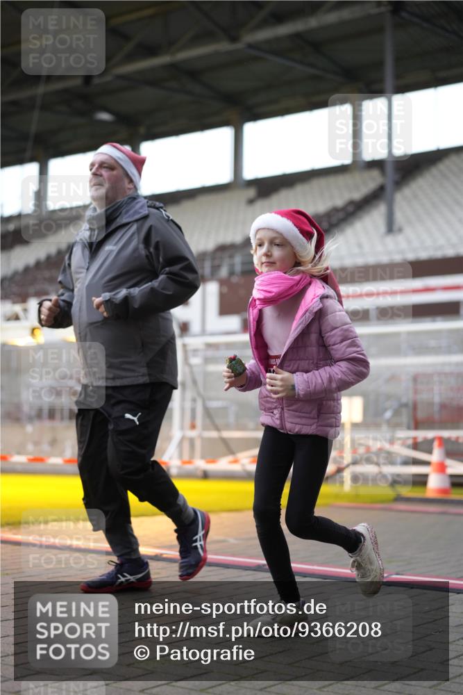 07.12.2025 - St. Pauli X-Mass-Run No. 15 Patografie http://msf.ph/oto/9366208 07.12.2025 10:50:30 Ziel 1726, 1729, 1730, 2250, 2460, 2582, 2583, 2584, 3287, 3291, 3368, 4075, 4110, 4111, 4756, 4757, 4759 meine-sportfotos.de