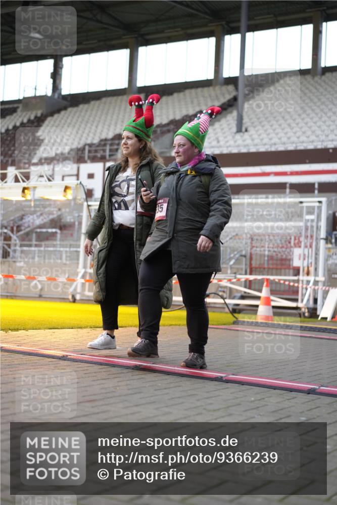 07.12.2025 - St. Pauli X-Mass-Run No. 15 Patografie http://msf.ph/oto/9366239 07.12.2025 10:50:44 Ziel 381, 564, 1726, 1729, 1730, 2737, 2738, 2763, 3368, 4535, 4537, 4760, 4881 meine-sportfotos.de