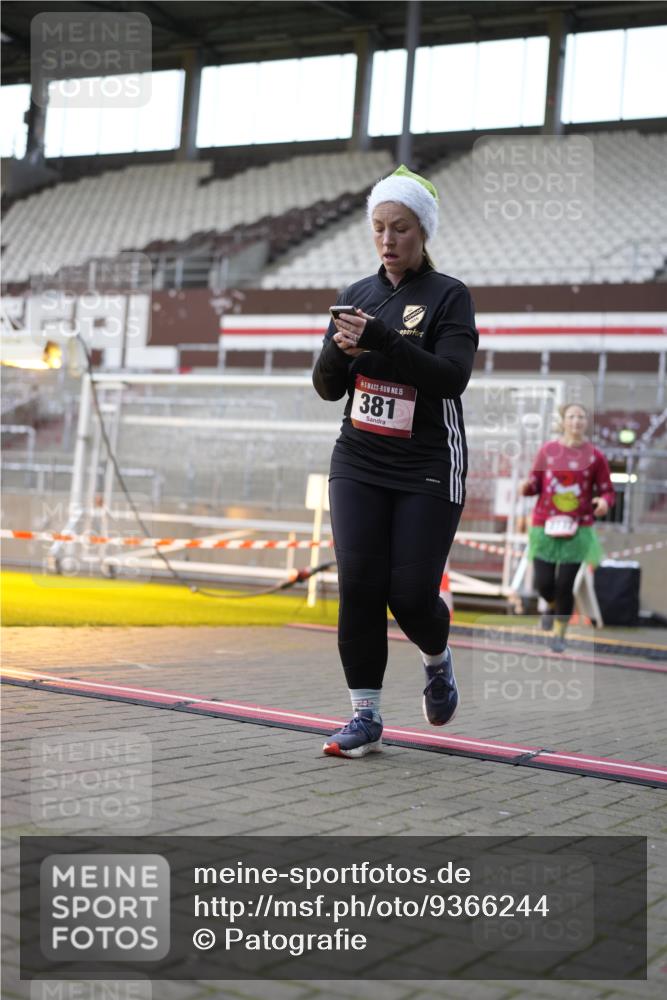 07.12.2025 - St. Pauli X-Mass-Run No. 15 Patografie http://msf.ph/oto/9366244 07.12.2025 10:50:46 Ziel 249, 381, 564, 1726, 1729, 1730, 2737, 2738, 2763, 4535, 4537, 4760, 4881 meine-sportfotos.de