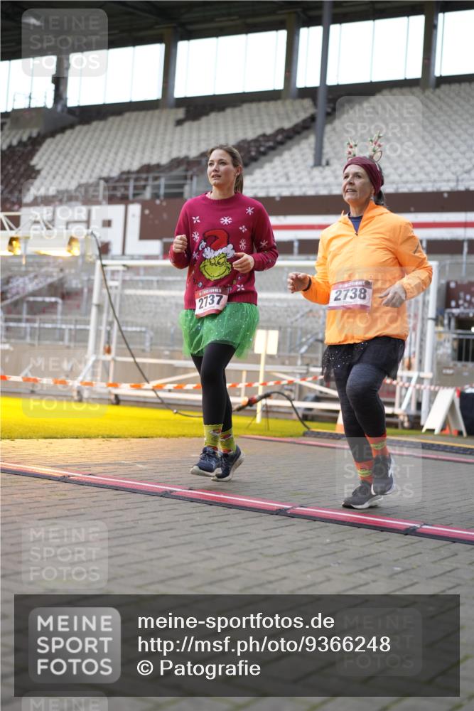 07.12.2025 - St. Pauli X-Mass-Run No. 15 Patografie http://msf.ph/oto/9366248 07.12.2025 10:50:48 Ziel 249, 381, 564, 769, 1726, 1729, 1730, 2737, 2738, 2763, 4535, 4537, 4760, 4881 meine-sportfotos.de