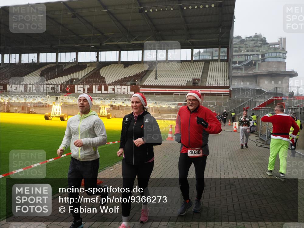 07.12.2025 - St. Pauli X-Mass-Run No. 15 Fabian Wolf http://msf.ph/oto/9366273 07.12.2025 10:19:31 Ziel 658, 661, 2750, 3011, 3013, 3695, 4038, 4115, 4466 meine-sportfotos.de