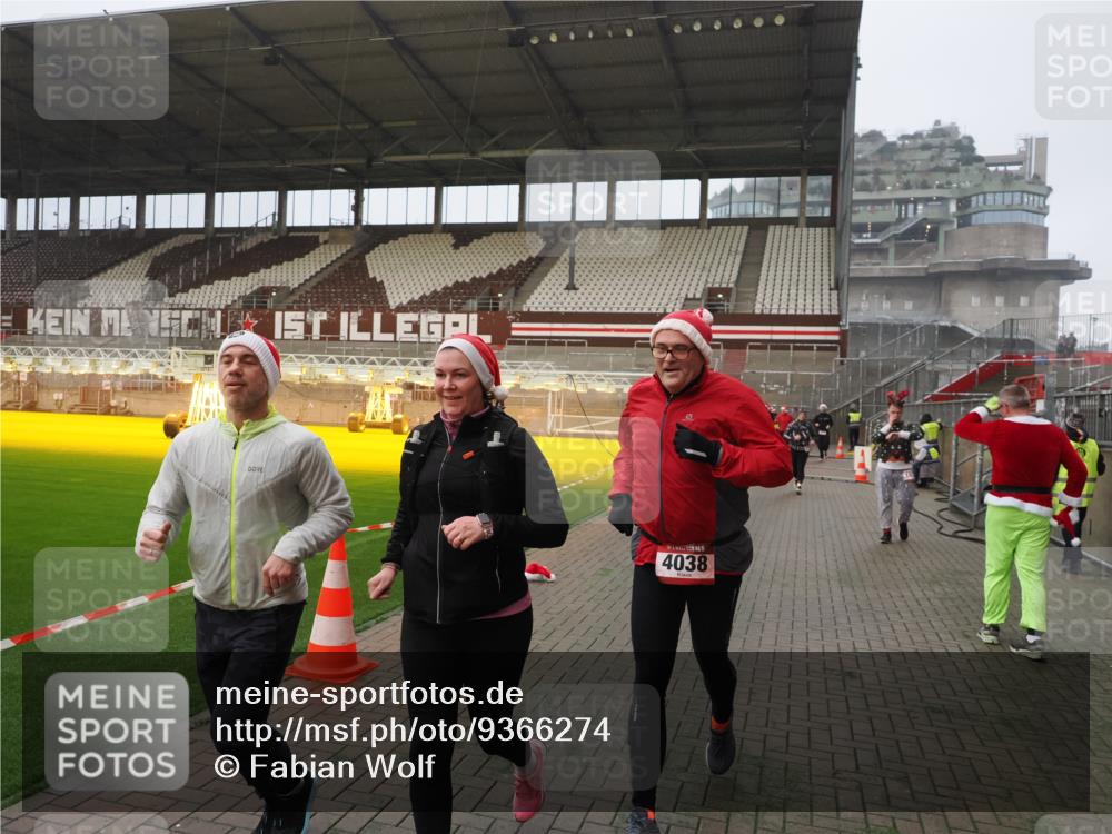 07.12.2025 - St. Pauli X-Mass-Run No. 15 Fabian Wolf http://msf.ph/oto/9366274 07.12.2025 10:19:31 Ziel 658, 661, 2750, 3011, 3013, 3695, 4038, 4115, 4466 meine-sportfotos.de
