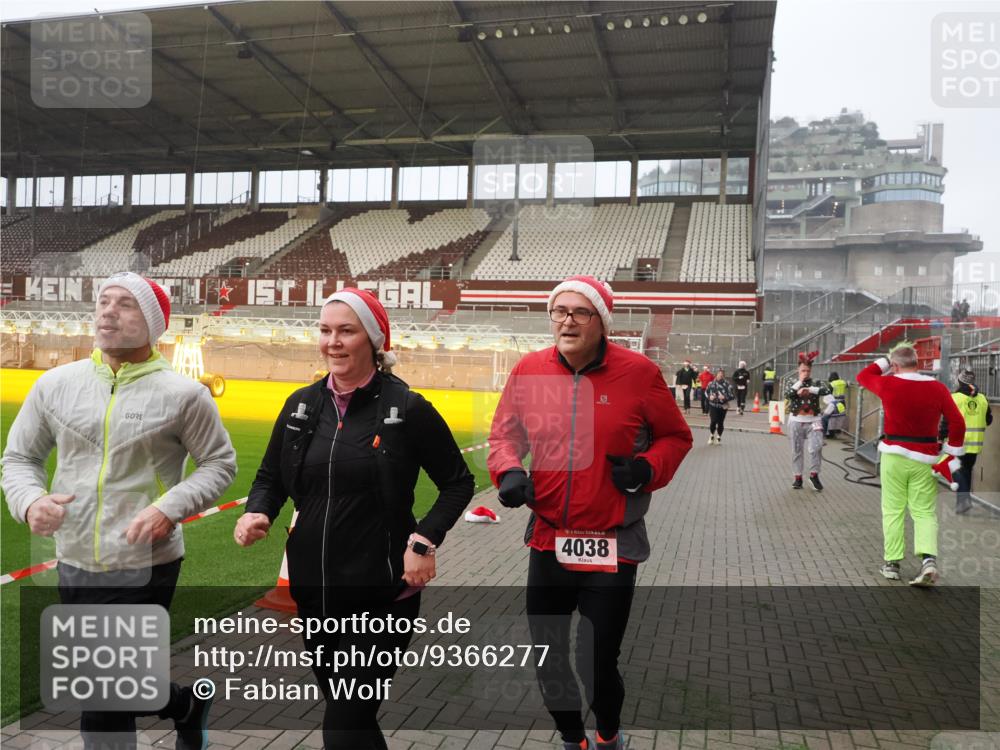 07.12.2025 - St. Pauli X-Mass-Run No. 15 Fabian Wolf http://msf.ph/oto/9366277 07.12.2025 10:19:31 Ziel 658, 661, 2750, 3011, 3013, 3695, 4038, 4115, 4466 meine-sportfotos.de