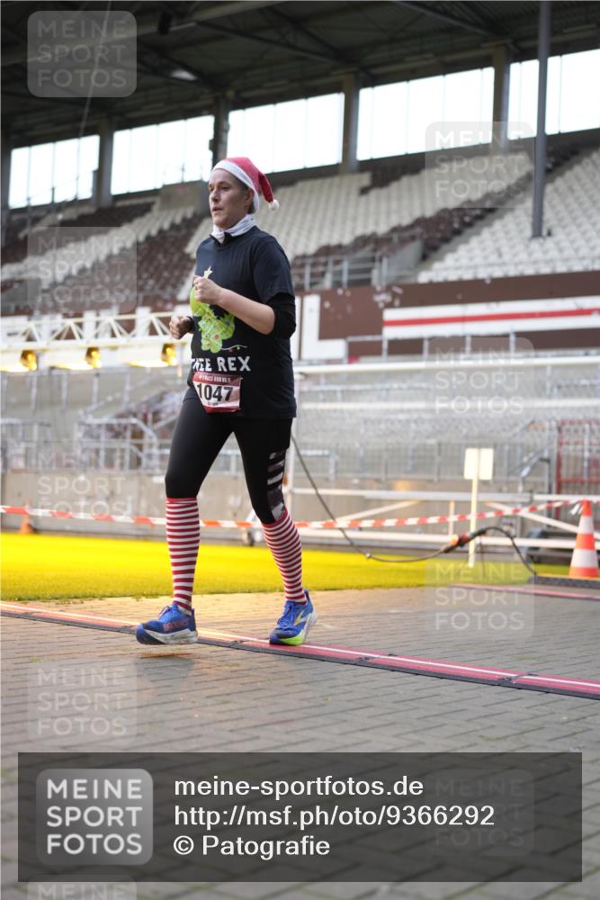 07.12.2025 - St. Pauli X-Mass-Run No. 15 Patografie http://msf.ph/oto/9366292 07.12.2025 10:51:30 Ziel 275, 1047, 2103, 2105, 2327, 2332, 2642, 2643, 2674, 2959, 4862 meine-sportfotos.de