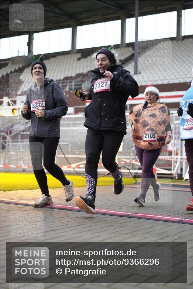 07.12.2025 - St. Pauli X-Mass-Run No. 15 Patografie http://msf.ph/oto/9366296 07.12.2025 10:51:31 Ziel 275, 1047, 2103, 2105, 2327, 2332, 2553, 2642, 2643, 2674, 2959, 4862 meine-sportfotos.de