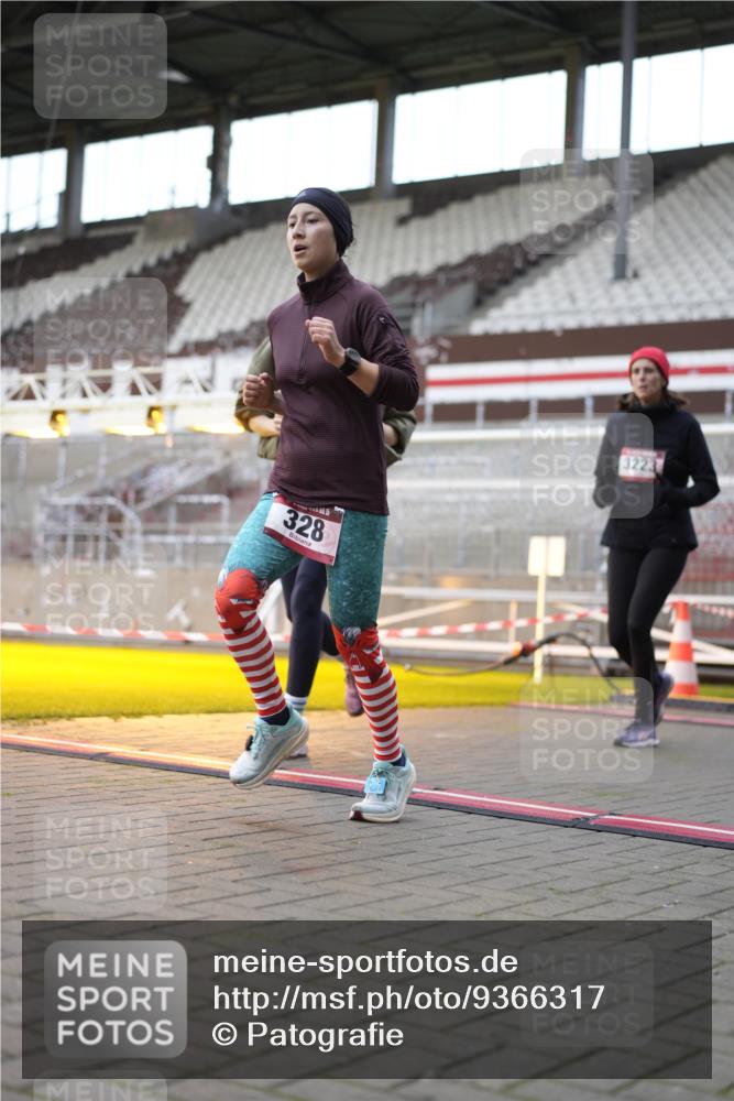 07.12.2025 - St. Pauli X-Mass-Run No. 15 Patografie http://msf.ph/oto/9366317 07.12.2025 10:51:42 Ziel 275, 328, 1047, 1964, 1984, 2103, 2105, 2327, 2332, 2553, 2593, 2607, 2836, 2837, 3223, 3228, 4862 meine-sportfotos.de
