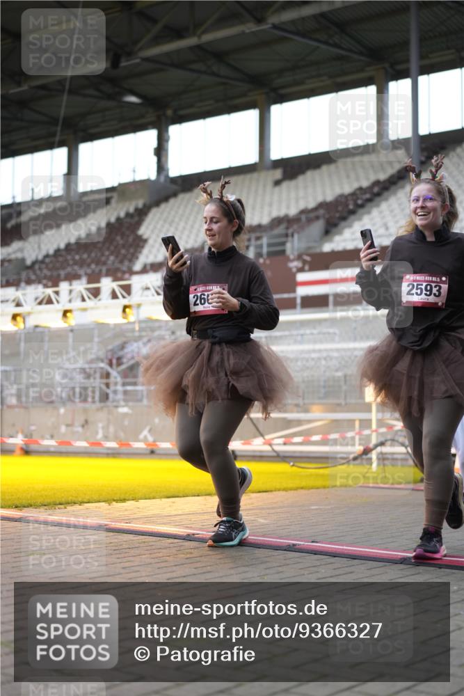 07.12.2025 - St. Pauli X-Mass-Run No. 15 Patografie http://msf.ph/oto/9366327 07.12.2025 10:51:45 Ziel 275, 328, 1964, 1982, 1984, 2103, 2105, 2165, 2327, 2332, 2553, 2593, 2607, 2836, 2837, 3223, 3228, 4862 meine-sportfotos.de
