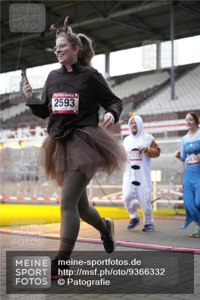 07.12.2025 - St. Pauli X-Mass-Run No. 15 Patografie http://msf.ph/oto/9366332 07.12.2025 10:51:46 Ziel 275, 328, 1964, 1982, 1984, 2103, 2105, 2165, 2327, 2332, 2553, 2593, 2607, 2836, 2837, 3223, 3228, 4862 meine-sportfotos.de