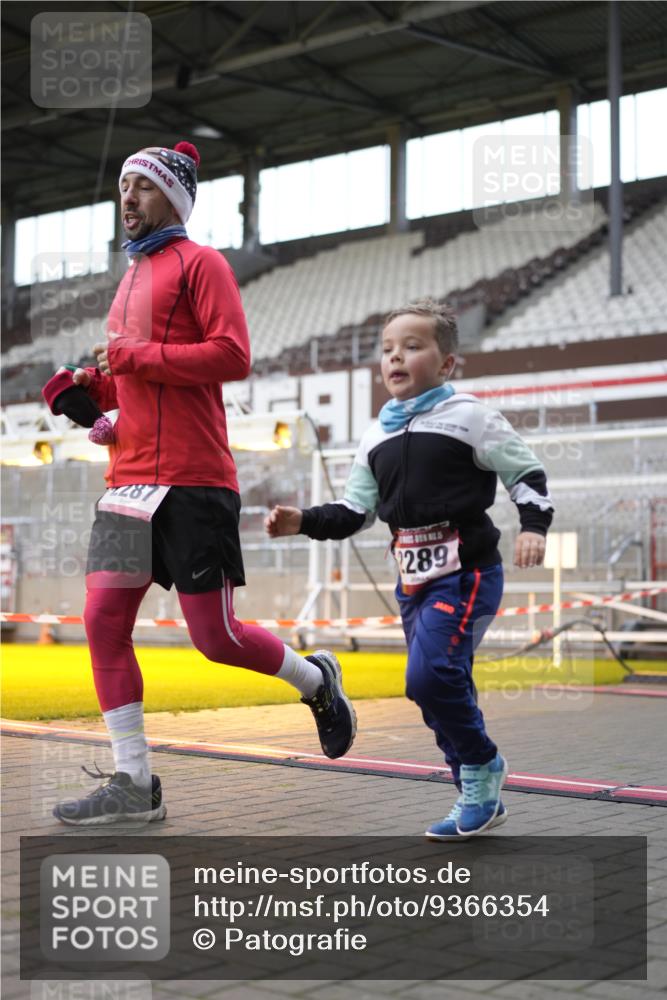07.12.2025 - St. Pauli X-Mass-Run No. 15 Patografie http://msf.ph/oto/9366354 07.12.2025 10:51:54 Ziel 328, 1964, 1982, 1984, 2165, 2287, 2289, 2592, 2593, 2607, 2661, 2836, 2837, 3223, 3228, 4550 meine-sportfotos.de