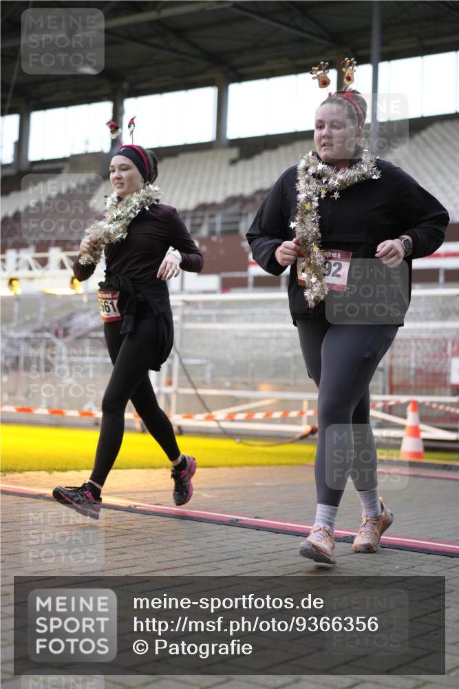 07.12.2025 - St. Pauli X-Mass-Run No. 15 Patografie http://msf.ph/oto/9366356 07.12.2025 10:51:59 Ziel 1964, 1982, 1984, 2165, 2287, 2289, 2592, 2593, 2607, 2661, 2836, 2837, 4550, 4865, 4879, 4880 meine-sportfotos.de