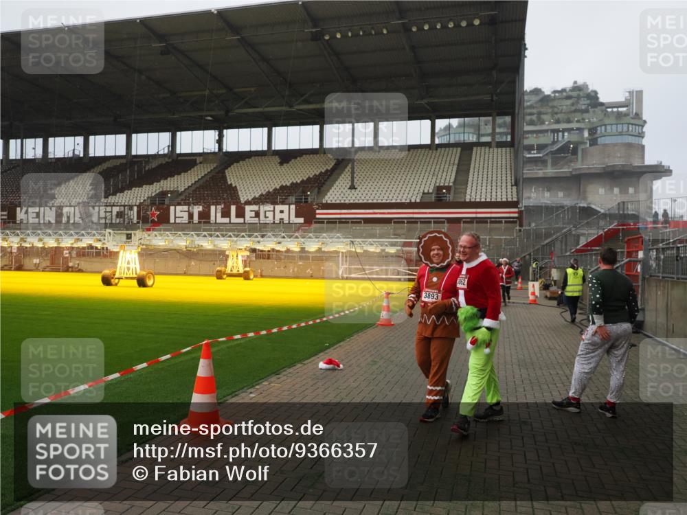07.12.2025 - St. Pauli X-Mass-Run No. 15 Fabian Wolf http://msf.ph/oto/9366357 07.12.2025 10:20:00 Ziel 1364, 1903, 2238, 2751, 3846, 3871, 3893 meine-sportfotos.de