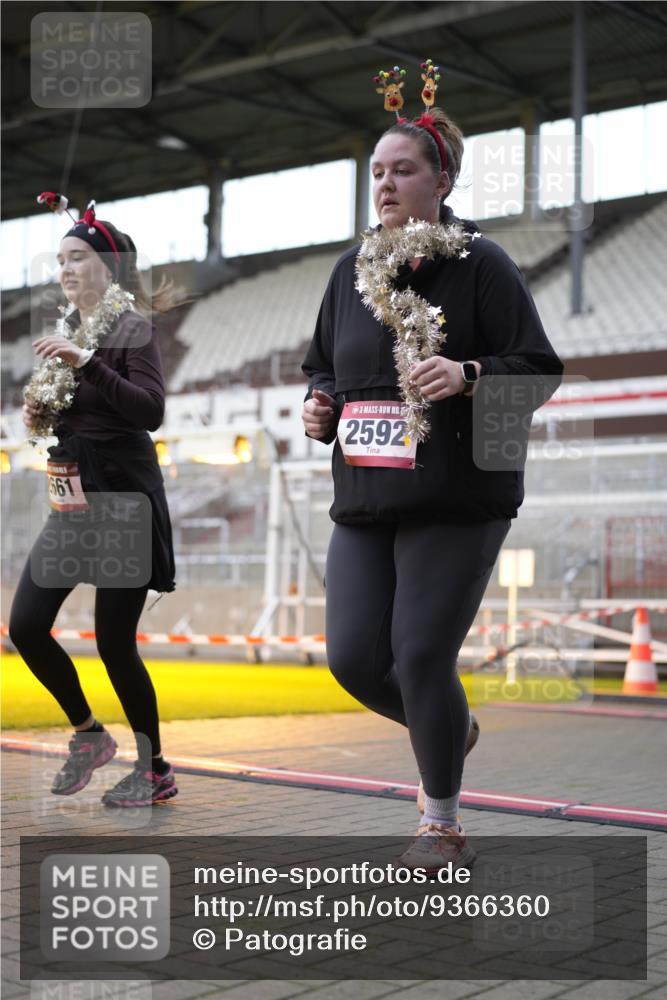 07.12.2025 - St. Pauli X-Mass-Run No. 15 Patografie http://msf.ph/oto/9366360 07.12.2025 10:51:59 Ziel 1964, 1982, 1984, 2165, 2287, 2289, 2592, 2593, 2607, 2661, 2836, 2837, 4550, 4865, 4879, 4880 meine-sportfotos.de