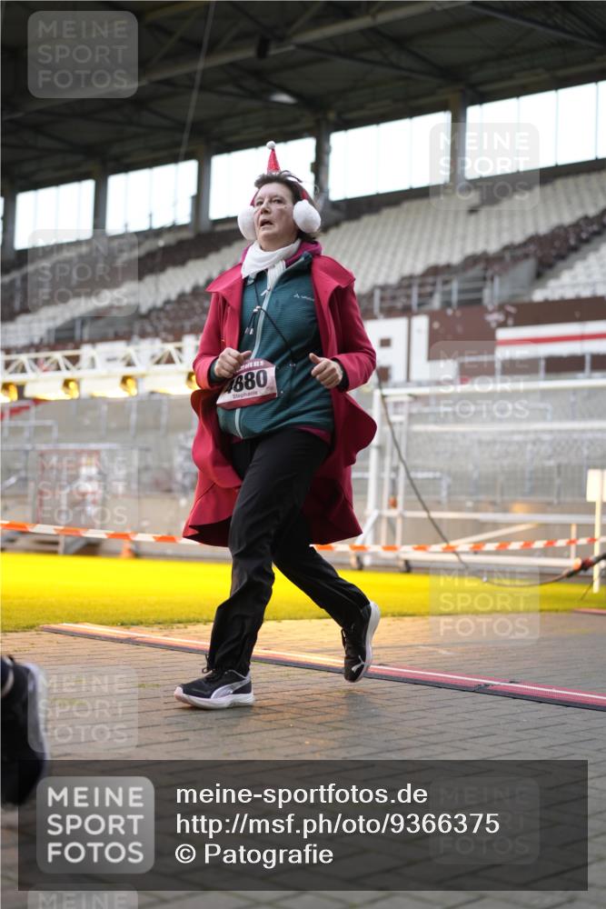 07.12.2025 - St. Pauli X-Mass-Run No. 15 Patografie http://msf.ph/oto/9366375 07.12.2025 10:52:02 Ziel 27, 1964, 1982, 1984, 2165, 2287, 2289, 2592, 2661, 4550, 4865, 4879, 4880 meine-sportfotos.de